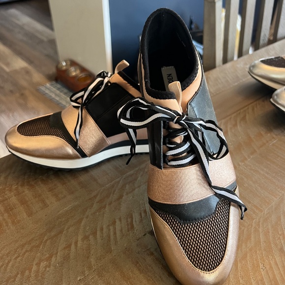 Steve Madden Sneakers - Picture 2 of 2